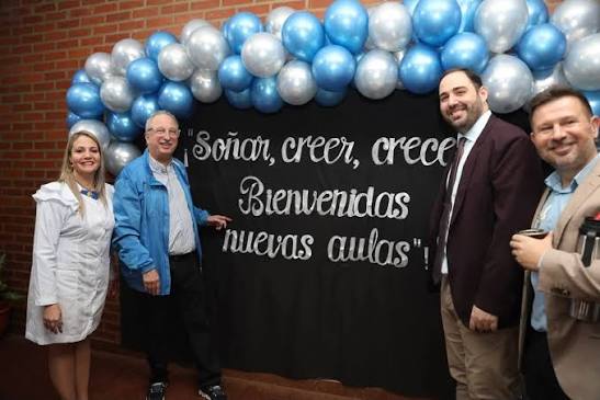 ESCUELA 883